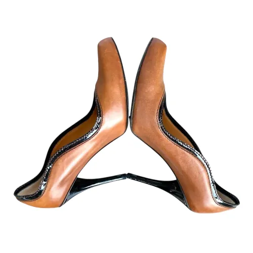 DOLCE & GABBANA Camel Brown Leather Black Patent Trim Pumps, Size 36.5