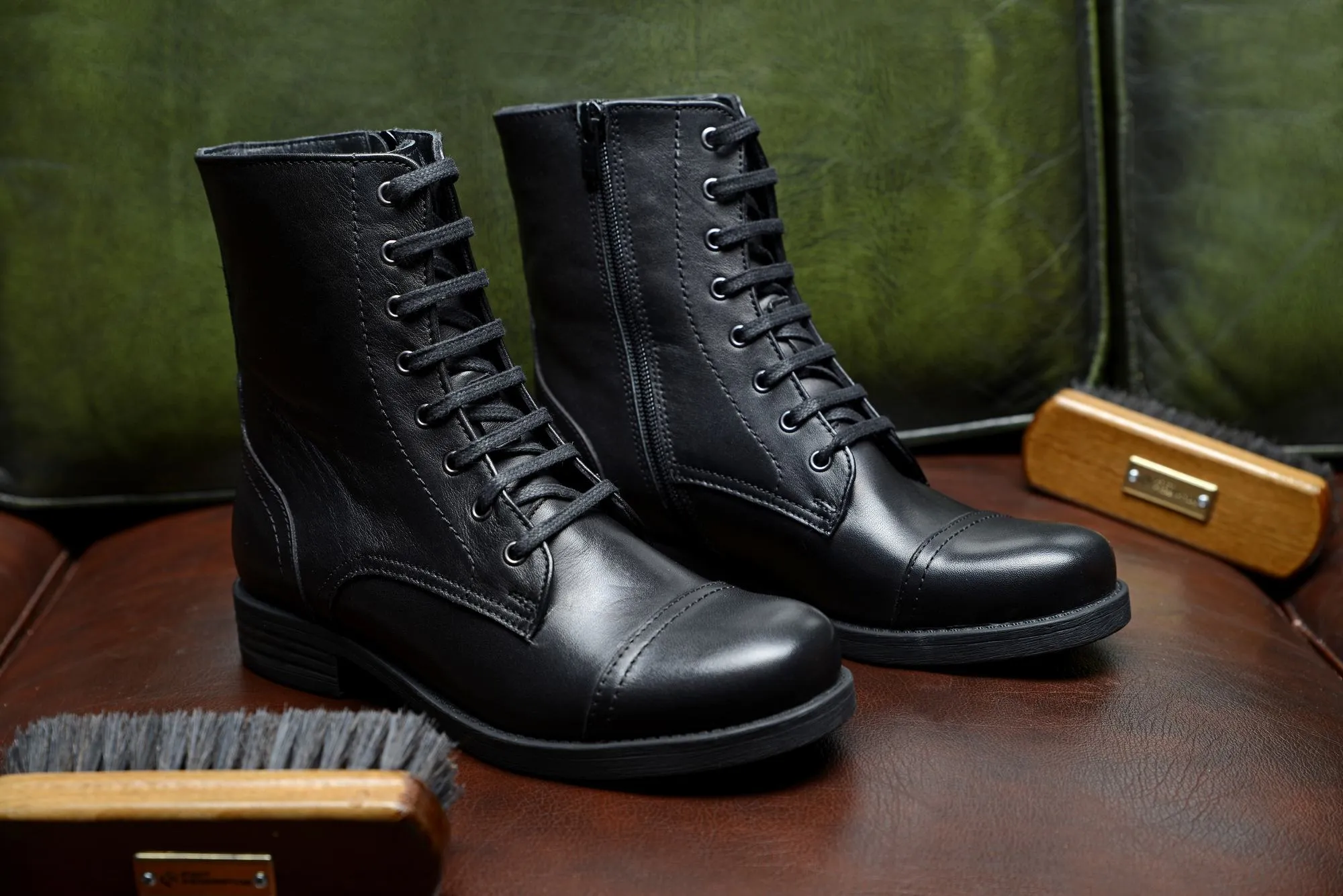 FOOT FEDERATION CAULK DERBY CAP-TOE WOMEN'S BOOT BLACK
