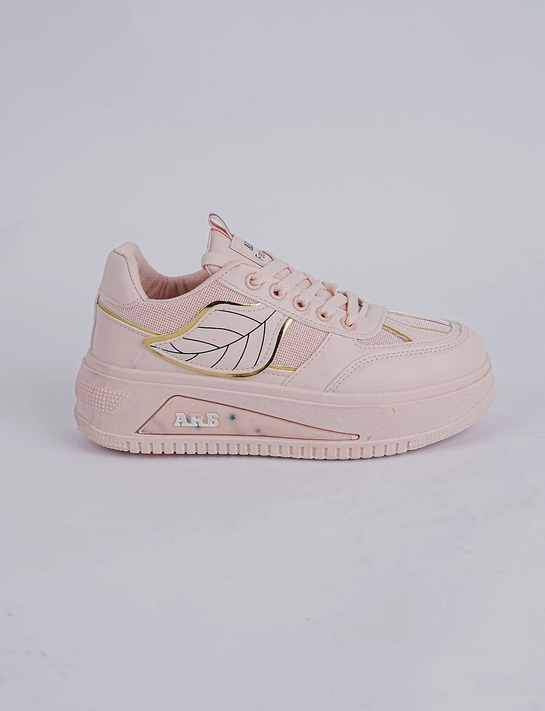 Golden Edge Walkers White – Where Luxury Meets Everyday Wear