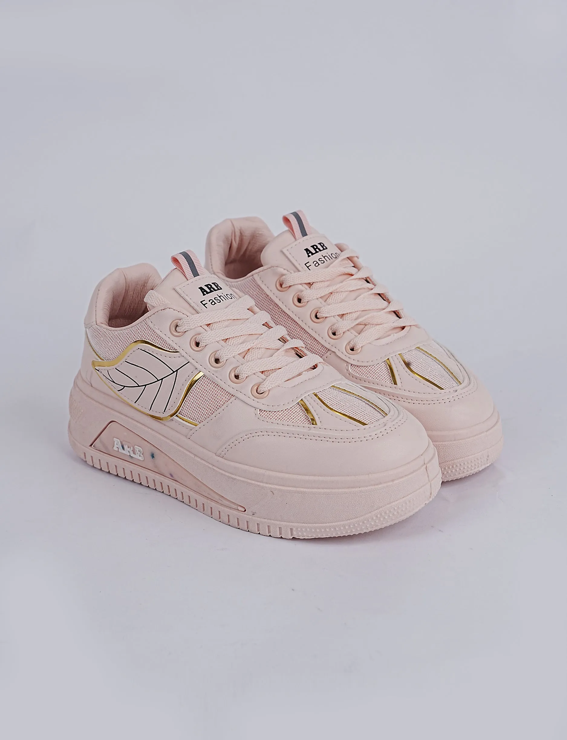 Golden Edge Walkers White – Where Luxury Meets Everyday Wear